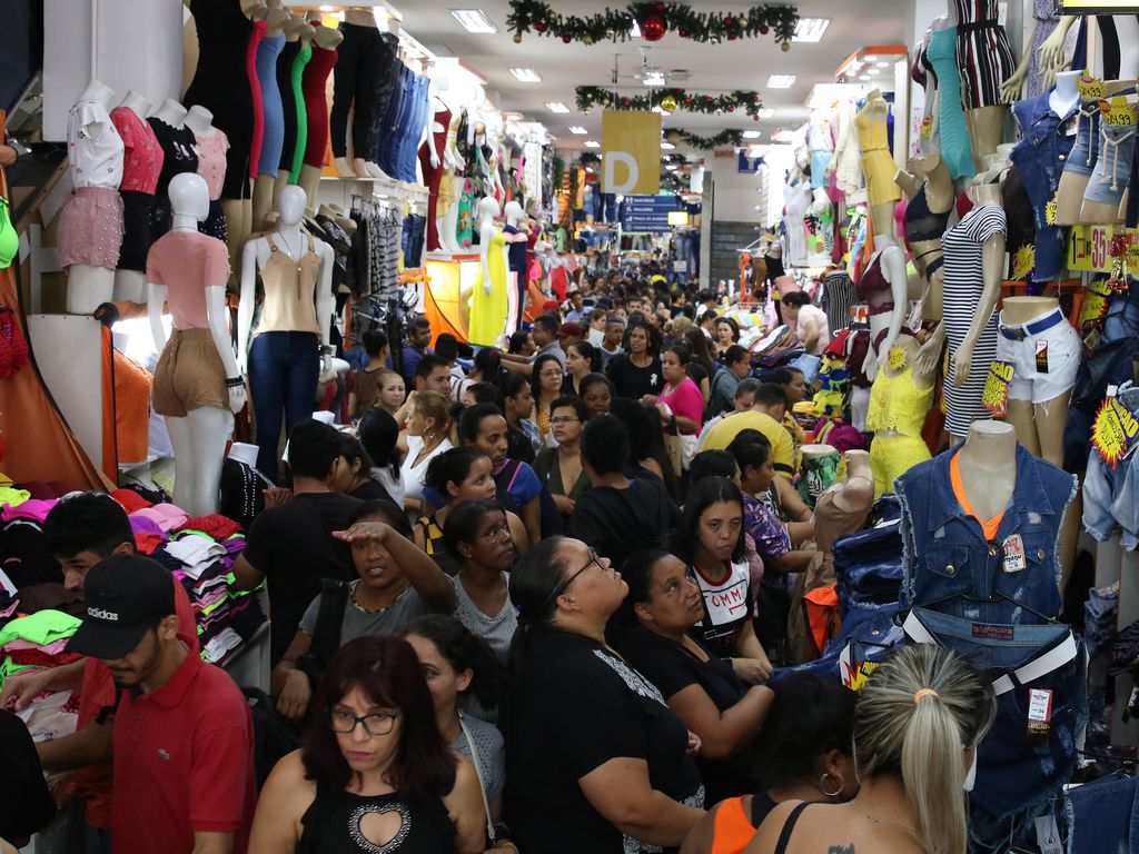 Vendas no varejo caem 2,6% em dezembro; no ano, índice sobe 1%