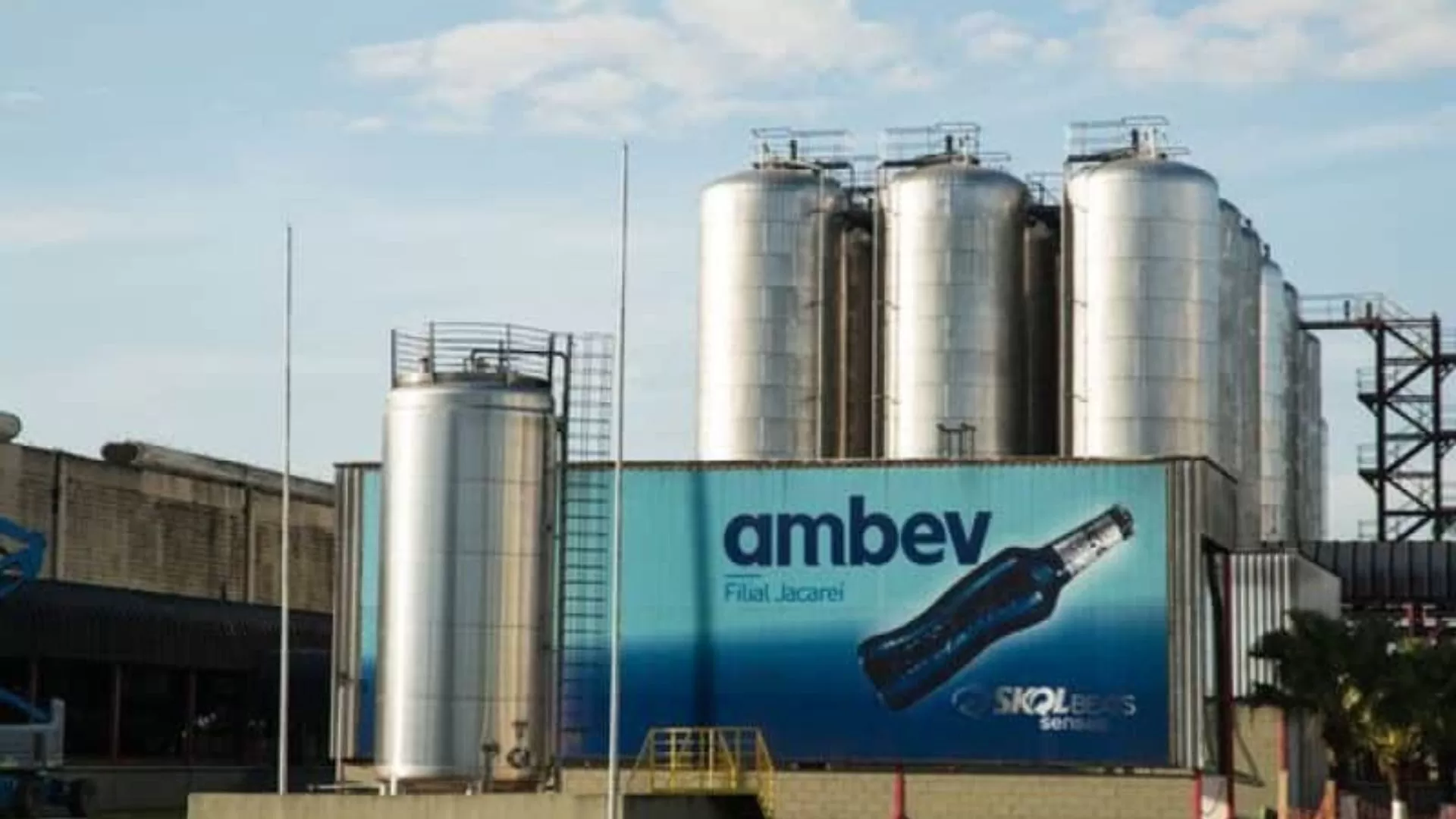 Lucro líquido da Ambev (ABEV3) é de R$ 5,083 bilhões no 4TRI22