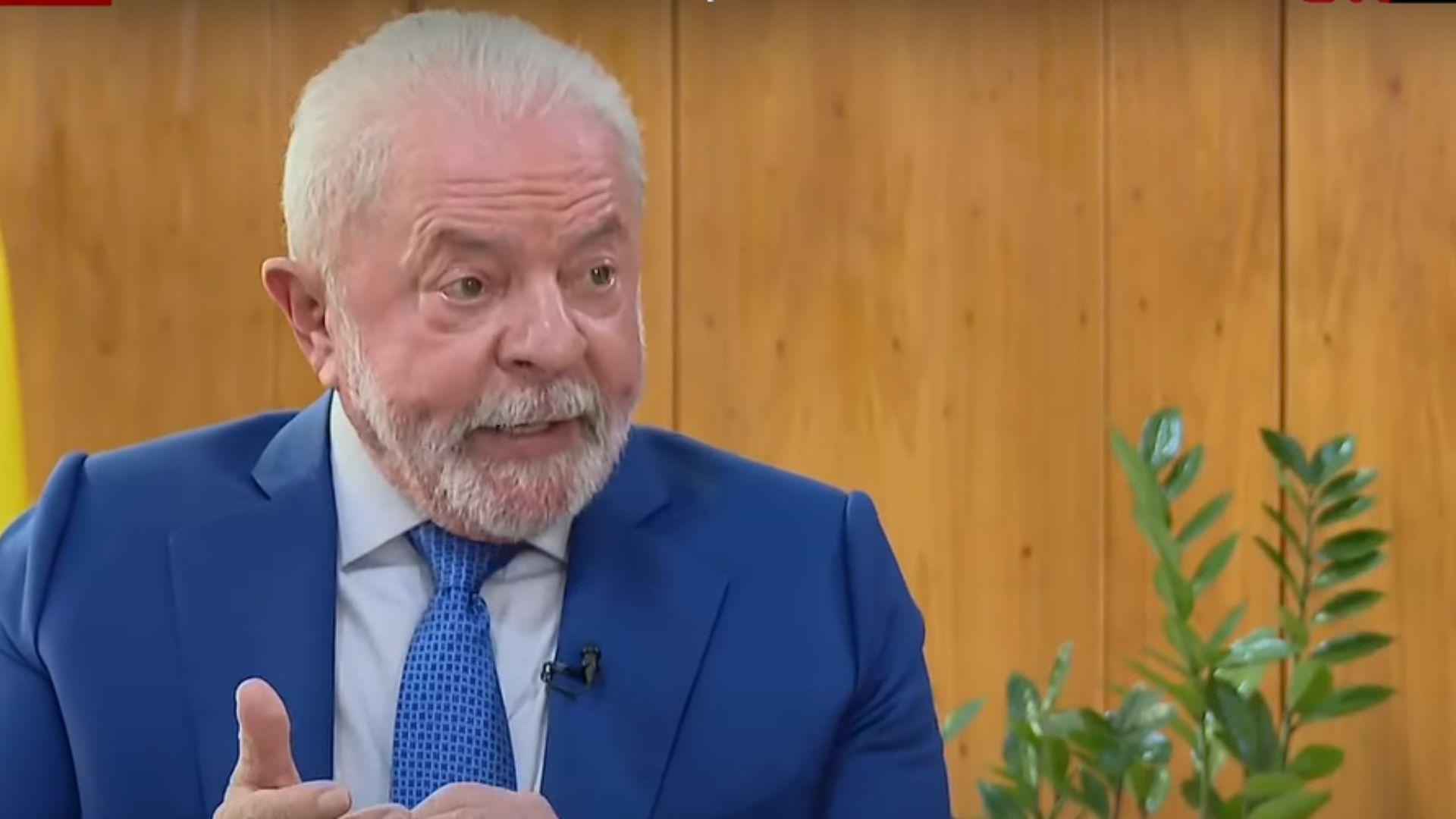 Lula anuncia atualização na tabela do Imposto de Renda em 2024 e confirma reajuste no salário mínimo