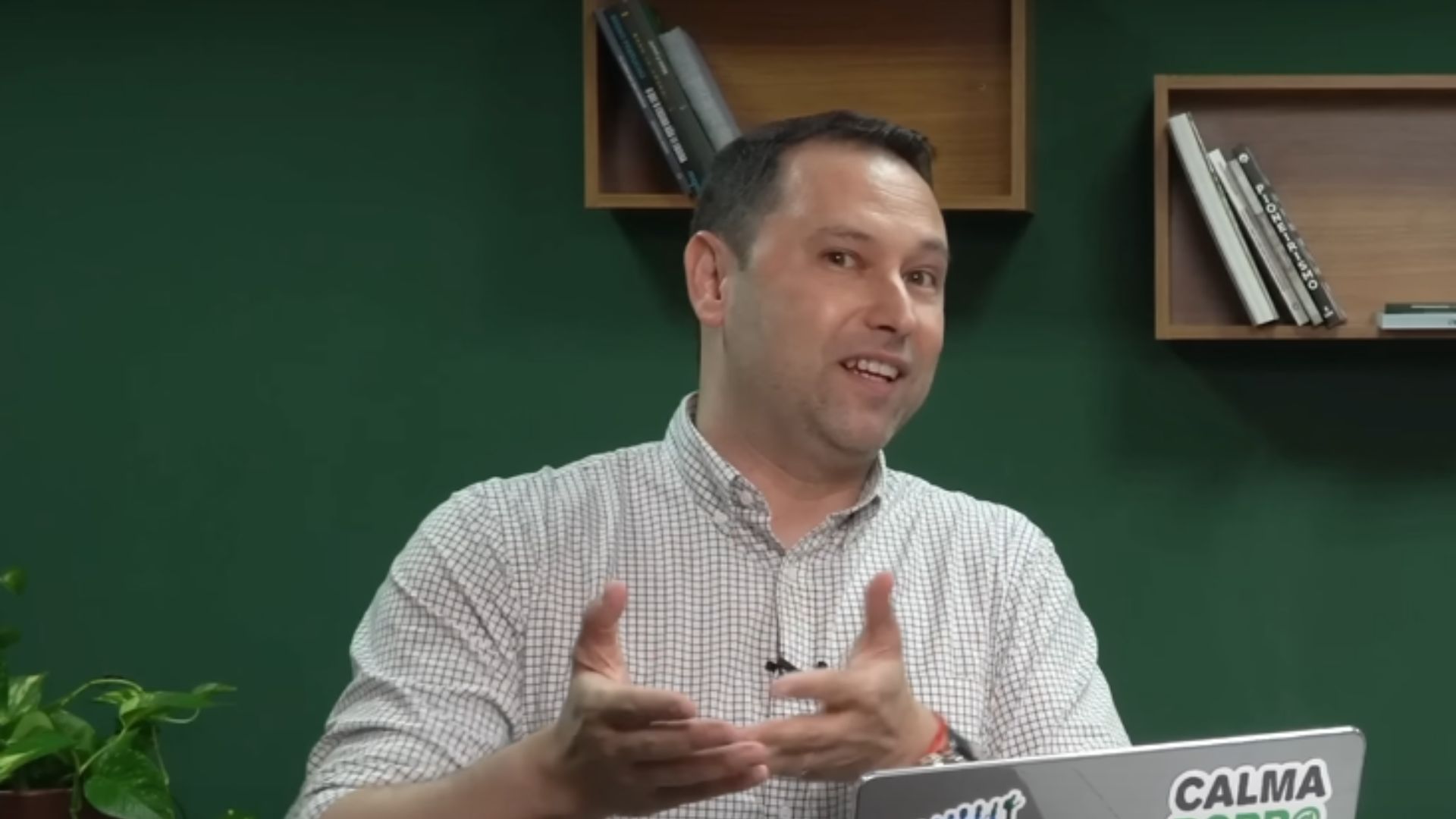 O Economista Sincero ensina como vencer o medo de investir lá fora