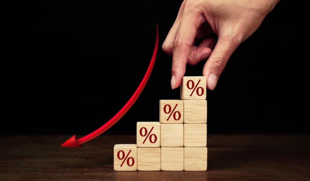 Super Quarta em foco: saiba o que esperar das decisões de juros no Brasil e nos EUA