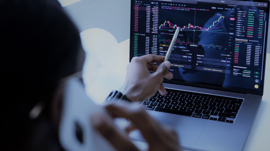 Câmbio tem chances de fechar o ano perto dos R$ 5, diz BTG (BPAC11)