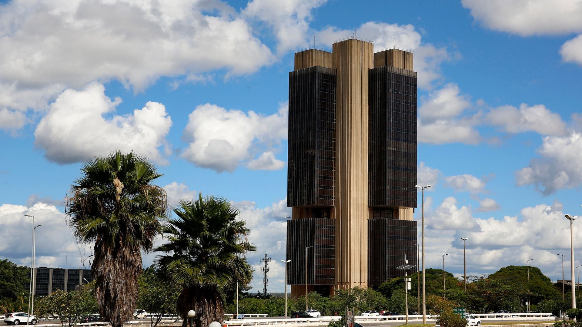 Como investir com a Selic novamente mantida em 13,75%?