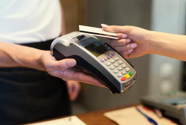 Rotativo do cartão: por que os juros são tão altos