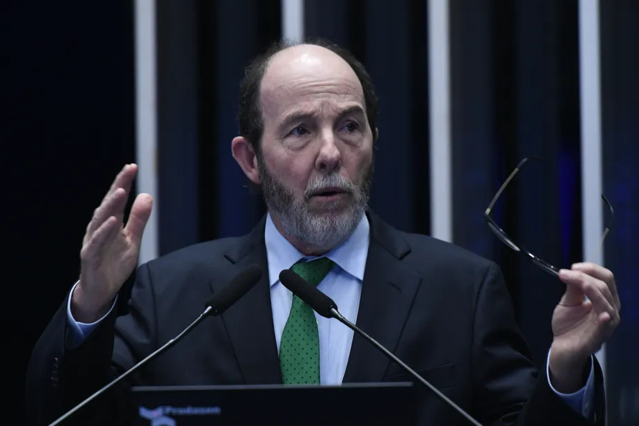 Governo precisa taxar médicos e advogados, além de super-ricos, diz Arminio Fraga