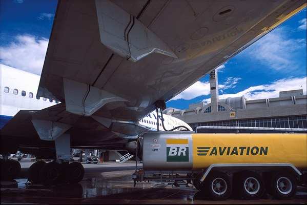 Petrobras (PETR4) eleva preços de querosene de aviação pelo 3º mês seguido