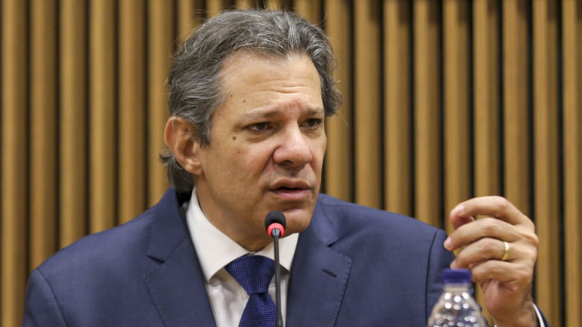 Em coletiva tensa, Haddad esclarece fala de Lula sobre déficit fiscal