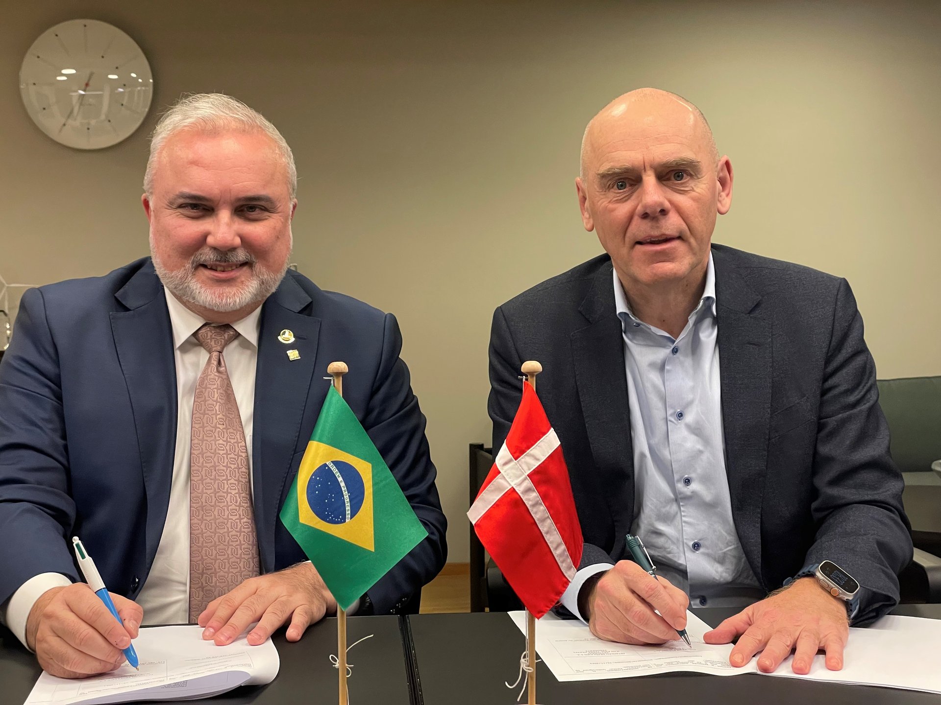 Petrobras (PETR3; PETR4) assina memorando para desenvolver e-metanol