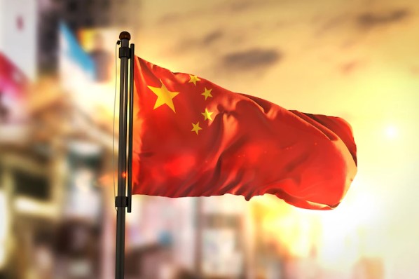 PIB da China sobe acima do esperado