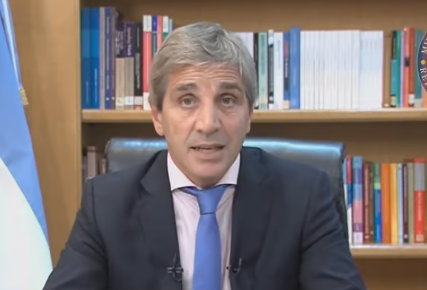 Ministro de Javier Milei anuncia cortes de custos em pacote econômico