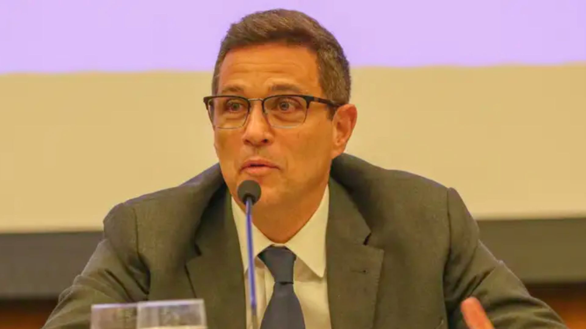 Campos Neto defende ritmo de corte da Selic, mas admite reavaliação