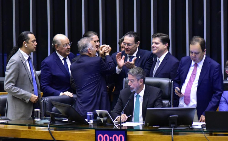 Reforma tributária é aprovada em segundo turno na Câmara dos Deputados