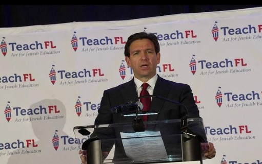 Ron DeSantis desiste das prévias do Partido Republicano e anuncia apoio a Trump