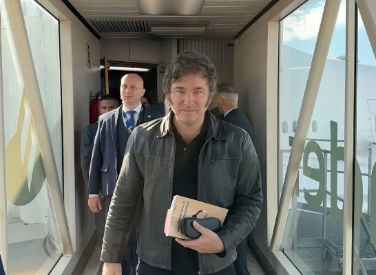 Milei enfrenta greve geral: voos são cancelados