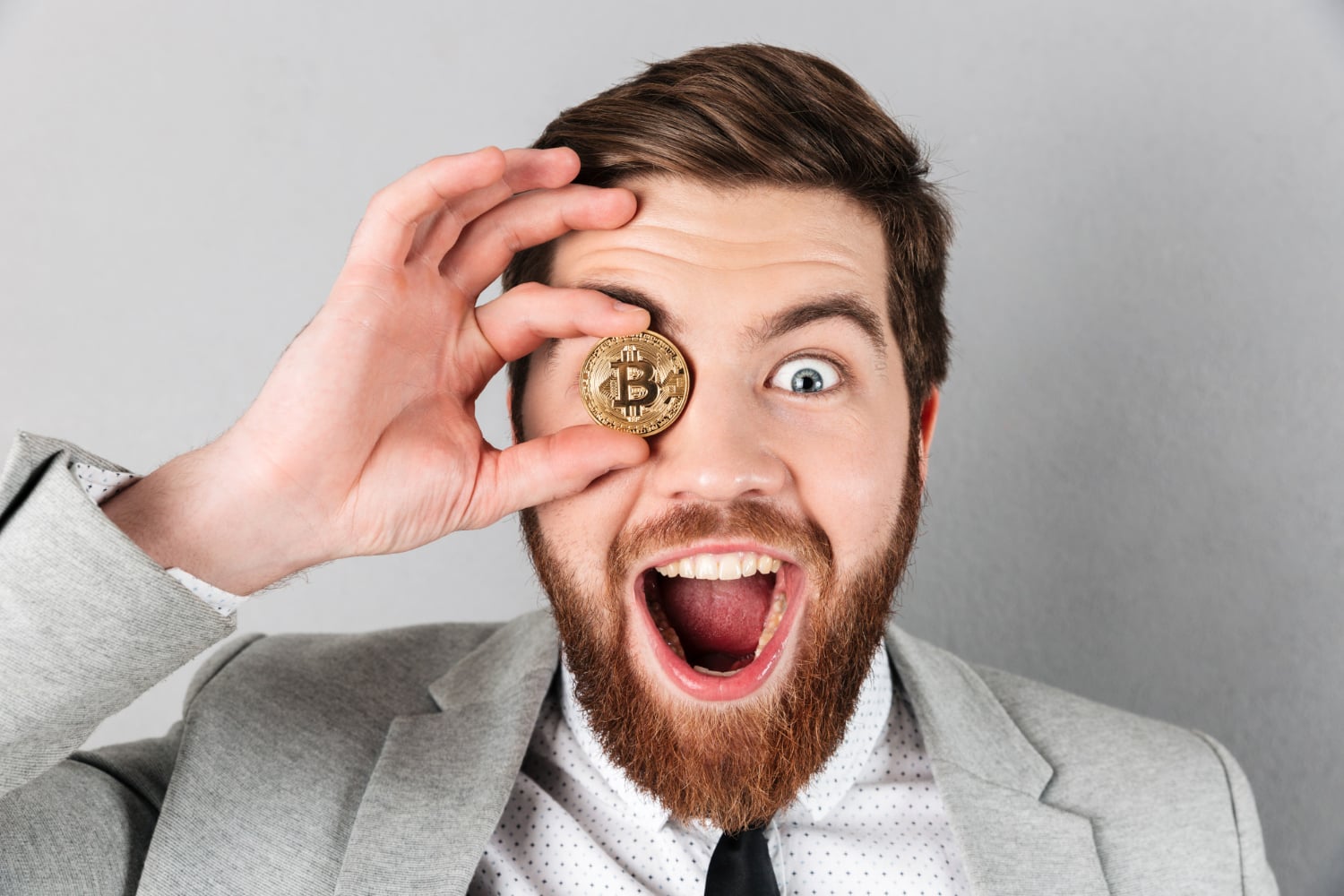 Bitcoin atinge boom histórico e supera os US$ 69 mil