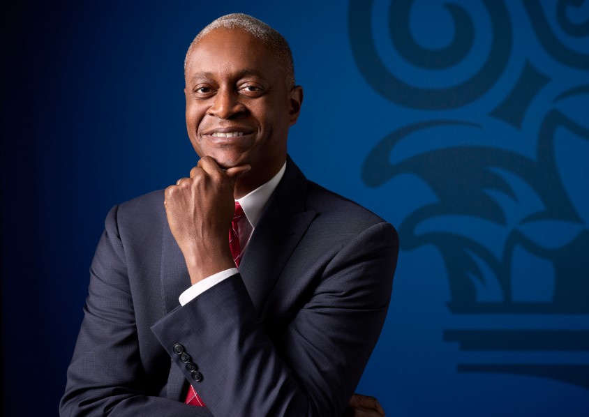 Raphael Bostic, do Fed de Atlanta, vê apenas um corte de juros em 2024