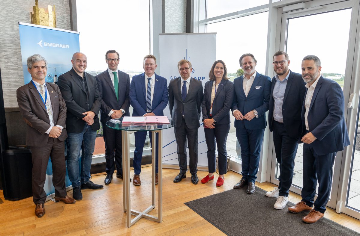 Embraer (EMBR3) assina memorando para aviação de carbono zero na França