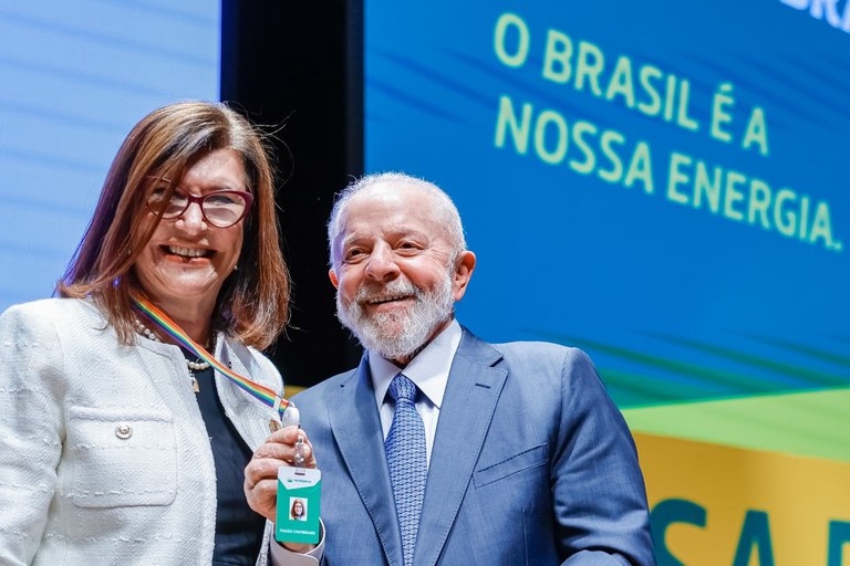 Lula volta a criticar privatizações em posse da presidente da Petrobras (PETR4)