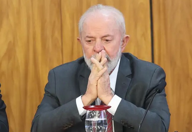 Na véspera da decisão do Copom, Lula critica Campos Neto: “ele tem lado político”