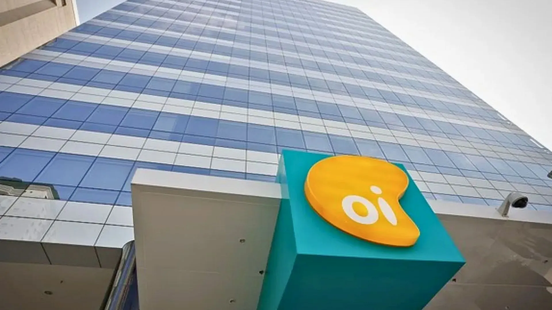 OIBR3 (Oi) reverte prejuízo de R$ 845 mi em lucro milionário