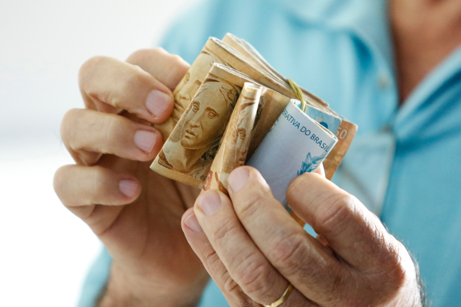 Arrecadação federal ultrapassa R$ 200 bi, recorde para agosto
