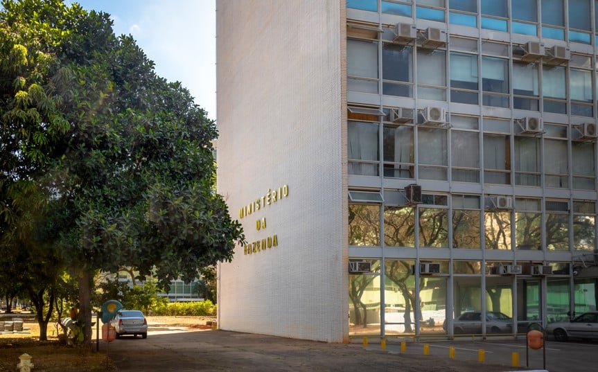 Fazenda aumenta projeções para PIB e inflação