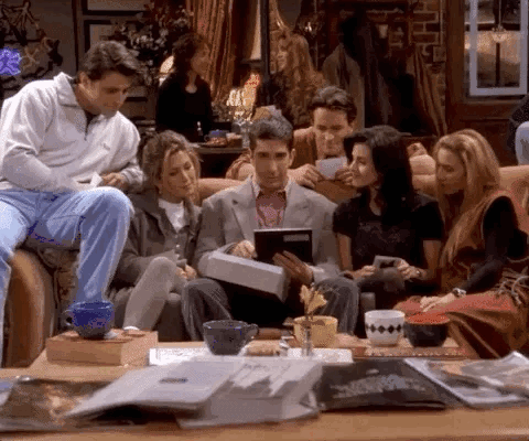 Leilão de Friends: réplica de sofá é vendida por 166 mil