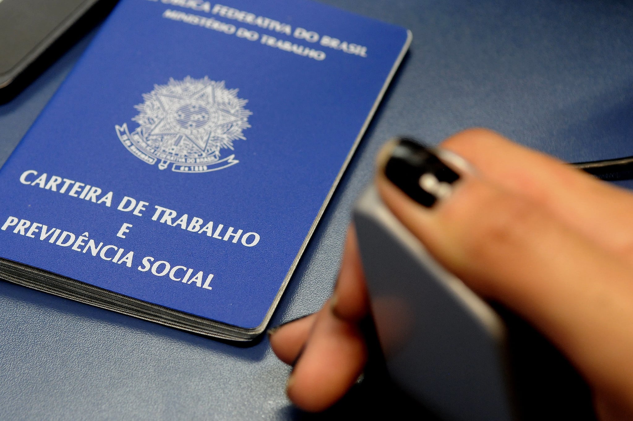 Taxa de desemprego recua para 6,6% no trimestre encerrado em agosto