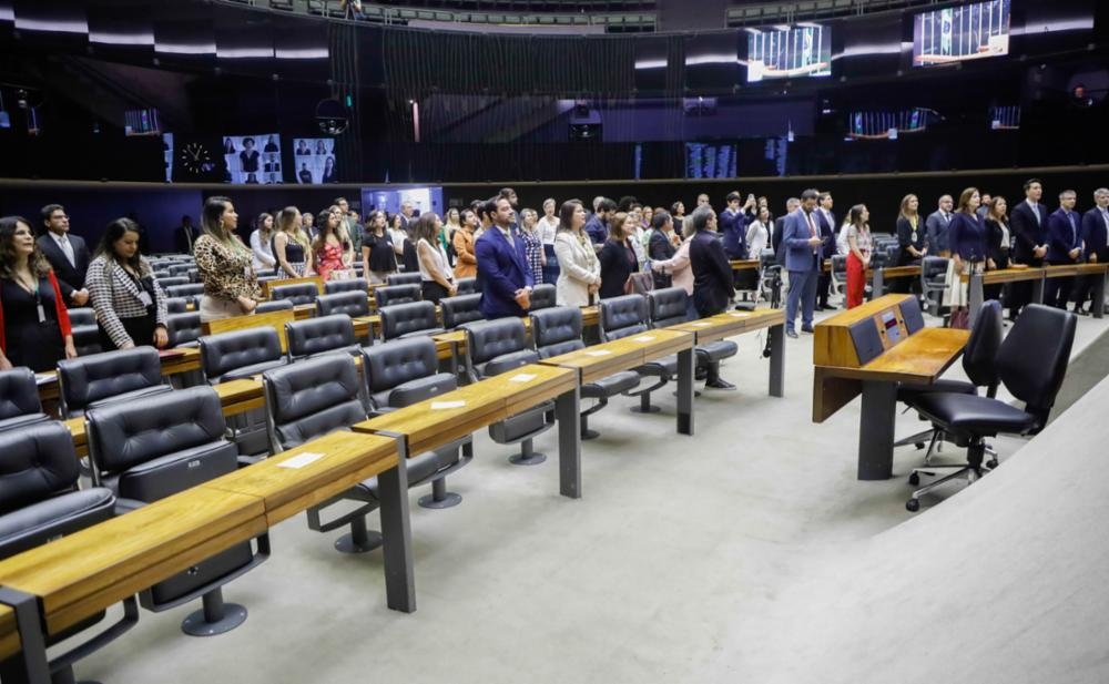 PEC da redução da jornada 6 x 1 avança com apoio na Câmara dos Deputados