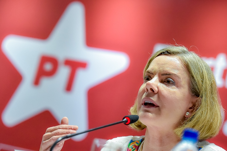 PT assina manifesto contra corte de gastos e gera crise com o governo