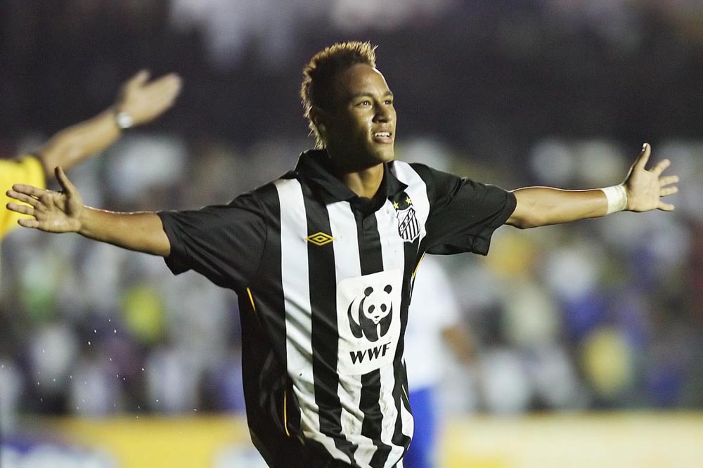 Neymar volta ao Santos após 12 anos  