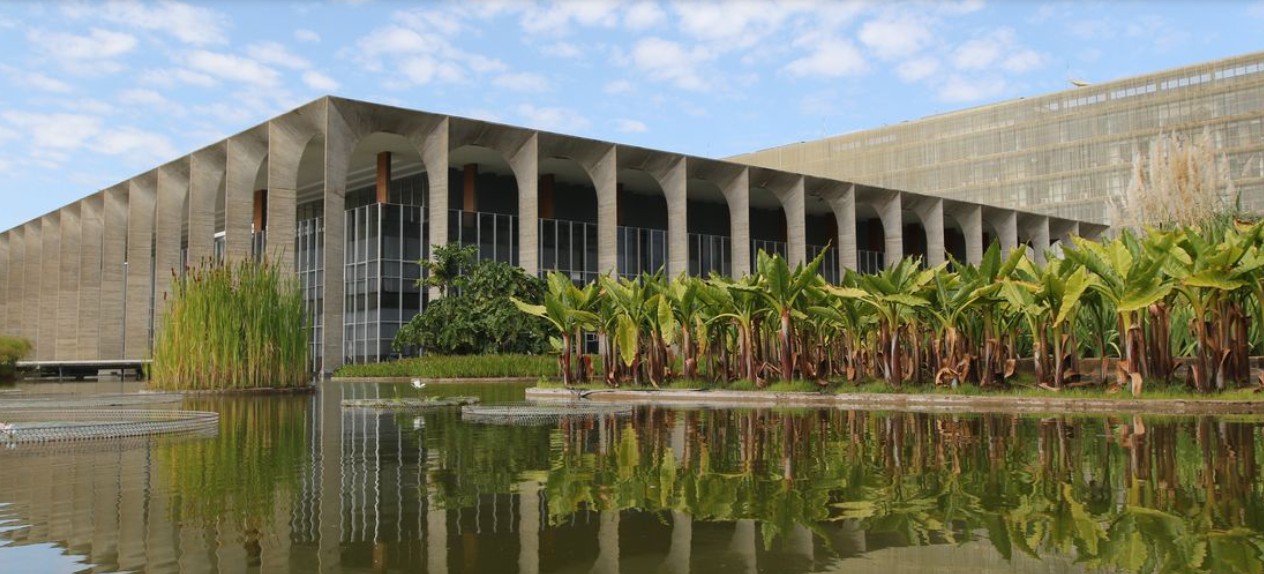 Diplomata dos EUA é convocado ao Itamaraty para explicações sobre deportações