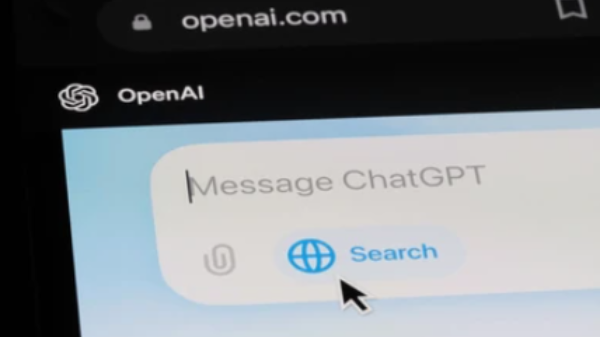 Após perda trilionária das big techs, CEO da OpenAI promete resposta à IA chinesa