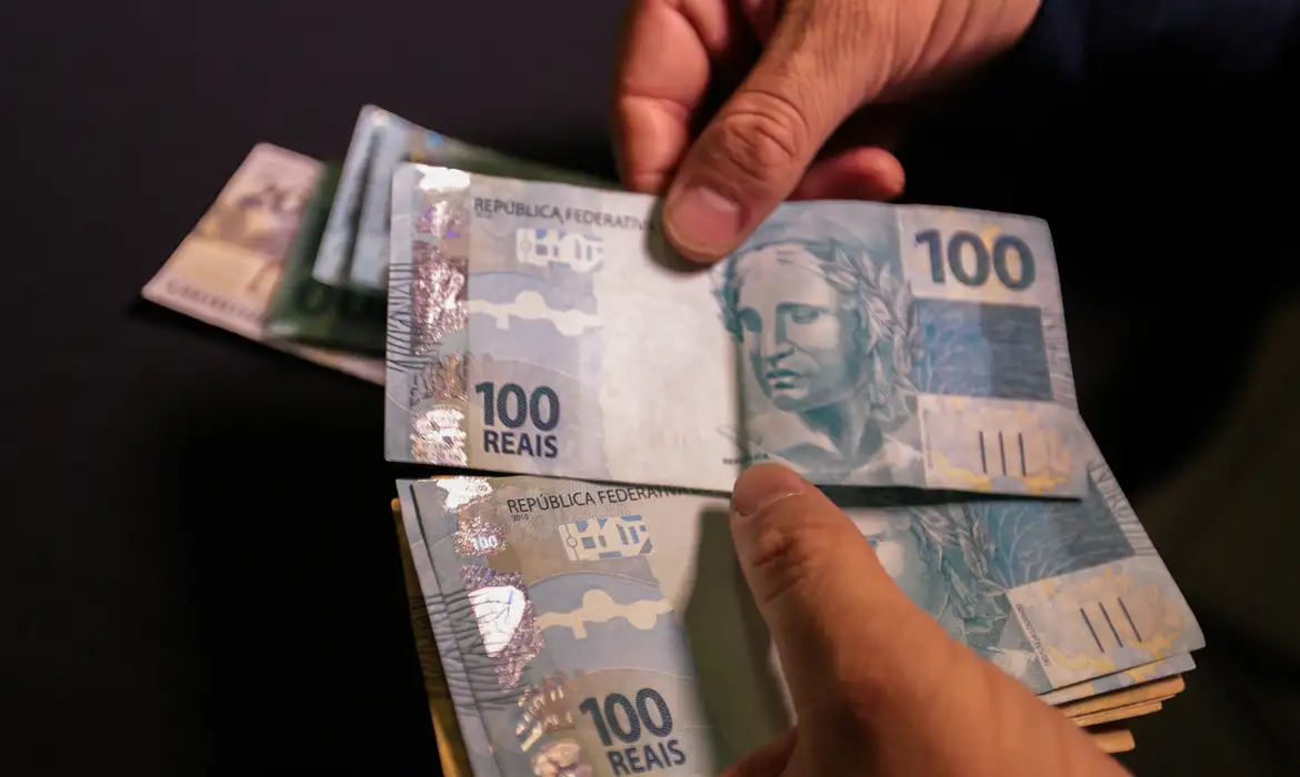 Valores a receber: brasileiros ainda têm R$ 8,7 bilhões esquecidos
