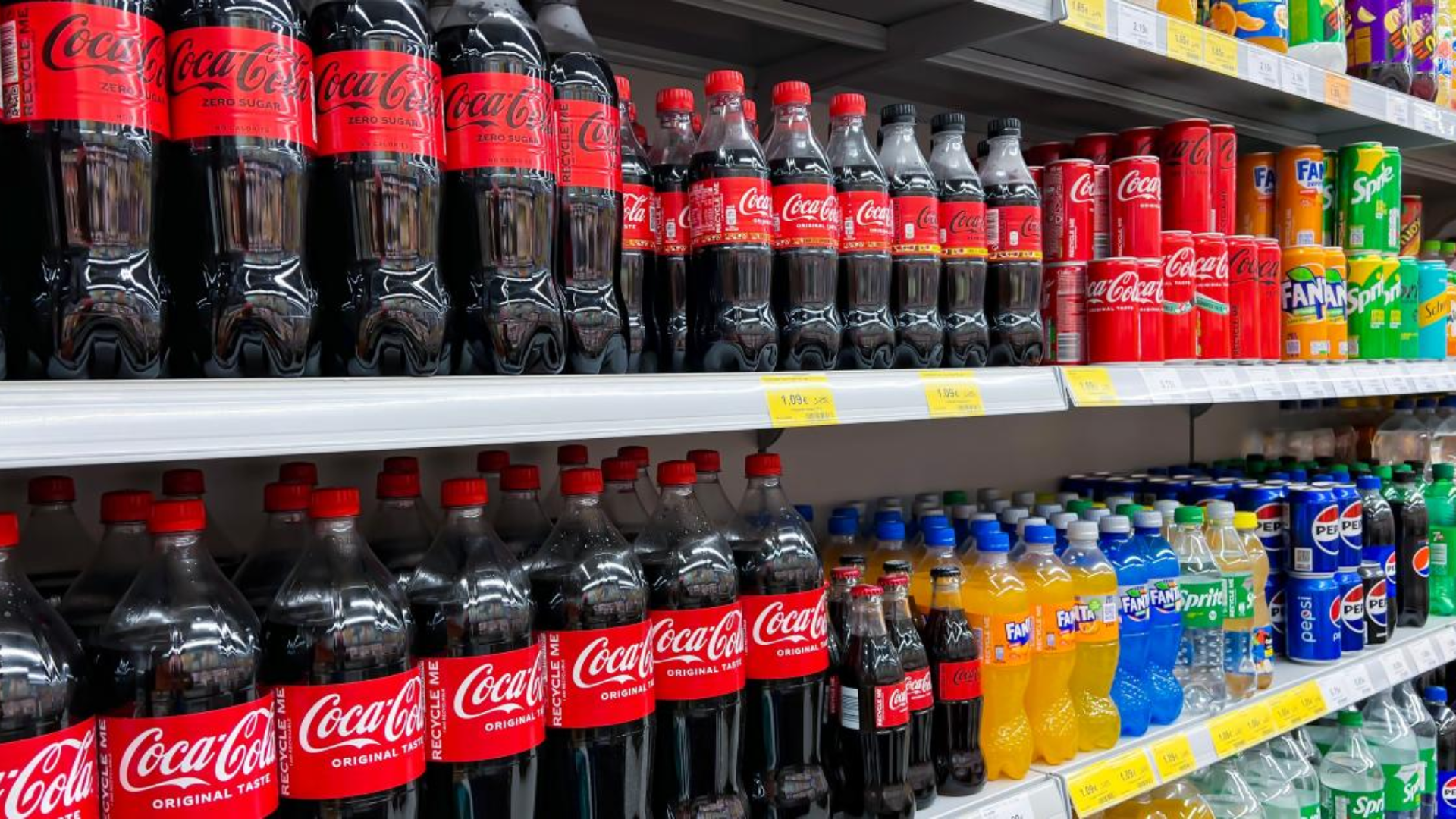 Coca-Cola tem lucro líquido de US$ 2,2 bi no 4TRI24, acima das expectativas do mercado