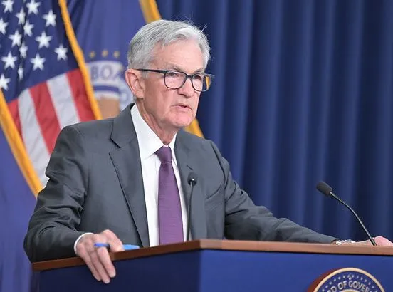 Demissão de Powell pode criar colapso nos mercados, diz senadora