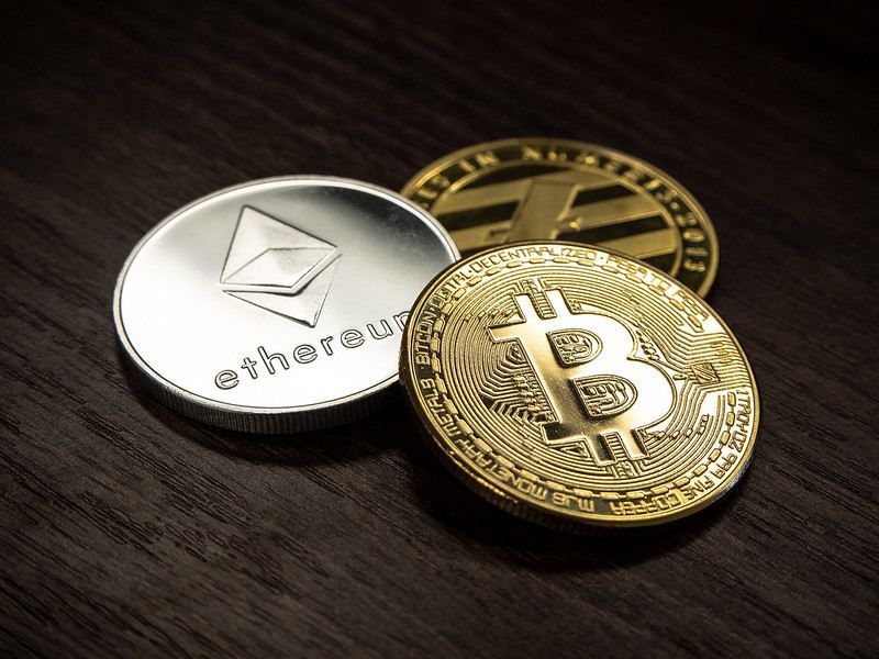 CEO da Coinbase pede que EUA permitam juros sobre stablecoins