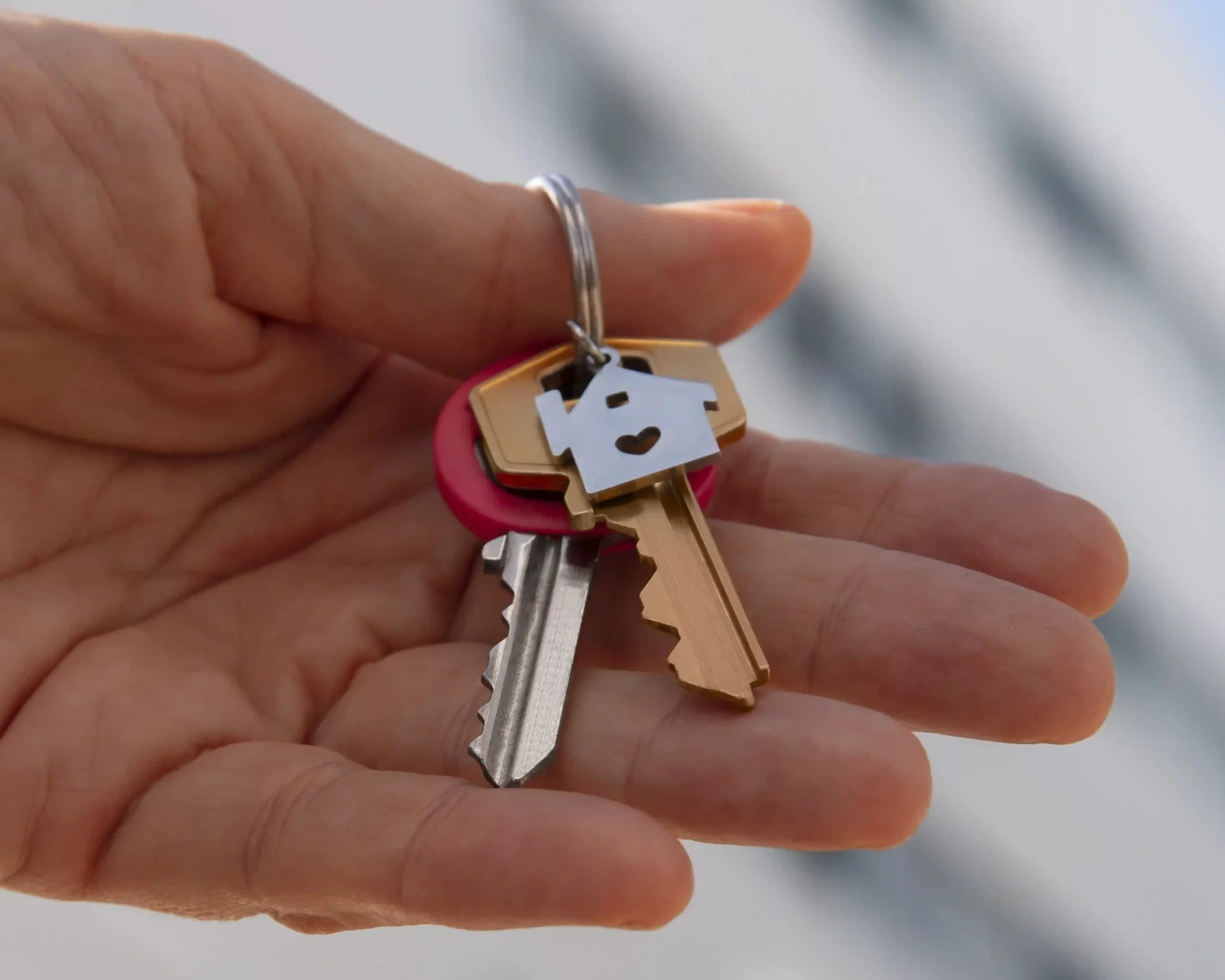 IVAR cai 0,31% em março de 2025