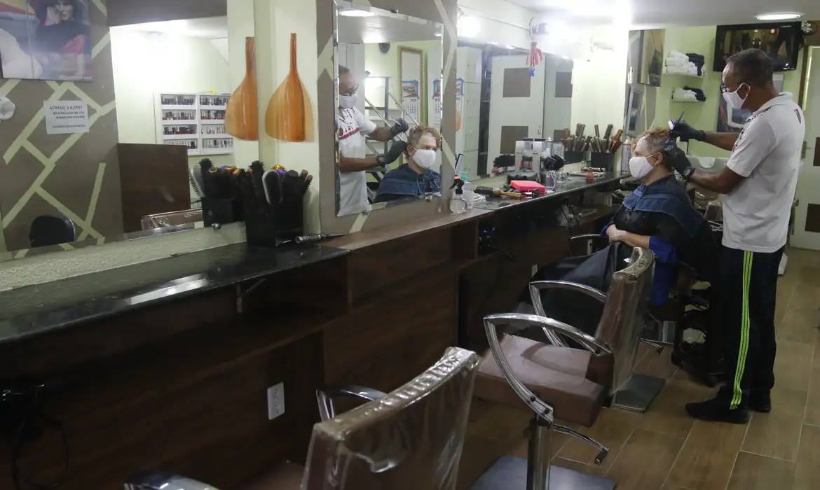 PMI de Serviços do Brasil sobe, mas confiança diminui em março