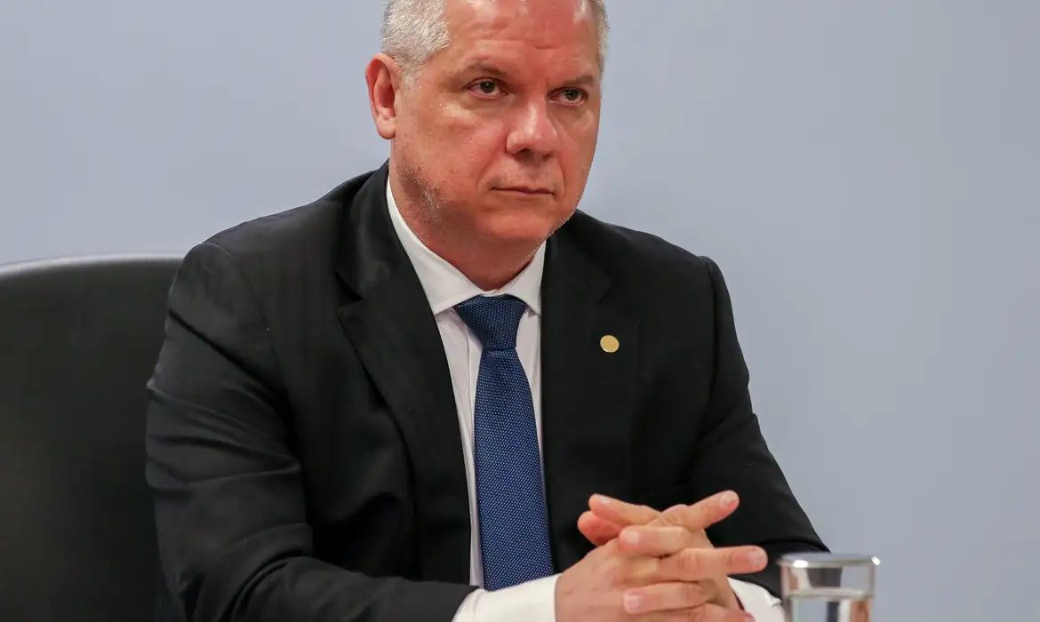 Presidente do INSS é demitido após escândalo de corrupção