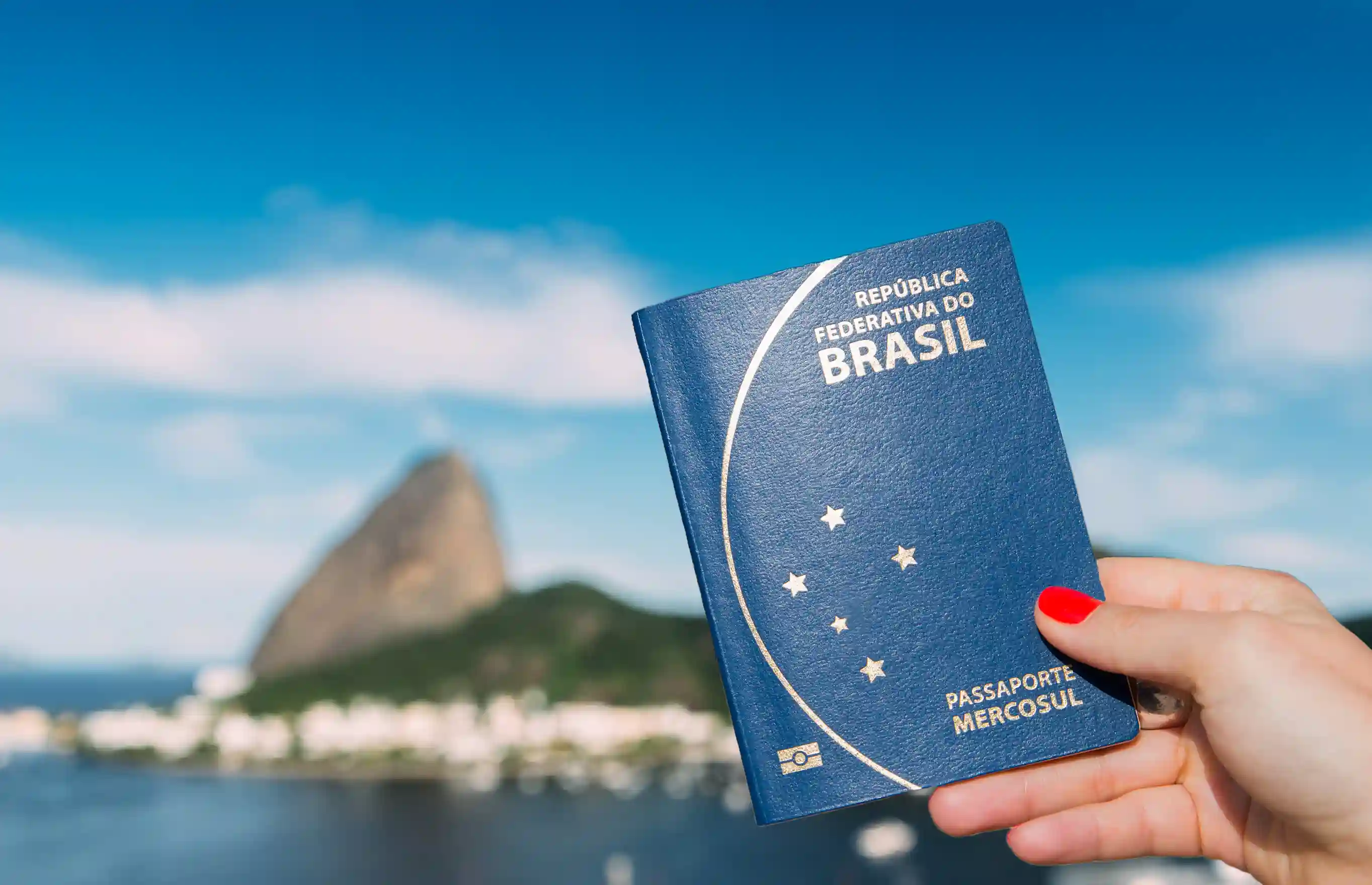 Governo estuda aumentar preço de emissão de passaporte