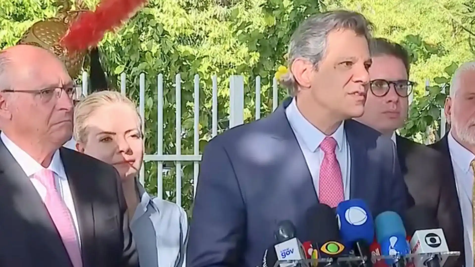 Haddad adia mudanças no IOF para domingo após reunião com Lula