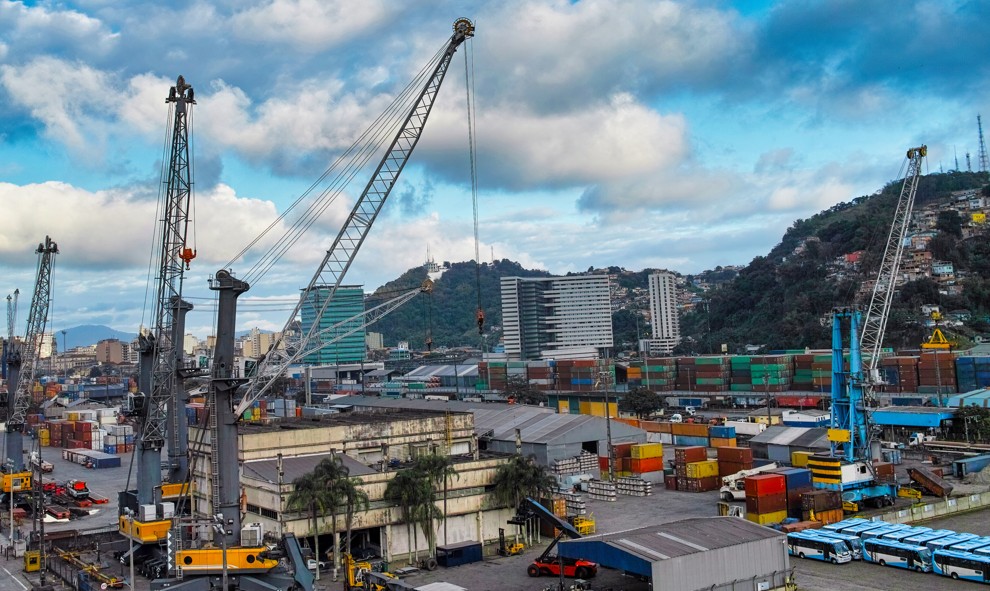 PMI industrial do Brasil tem primeira contração em 2 anos