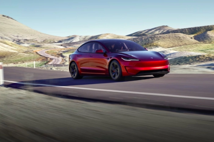 Ações da Tesla recuam 7% e valor de mercado fica abaixo de US$ 1 tri