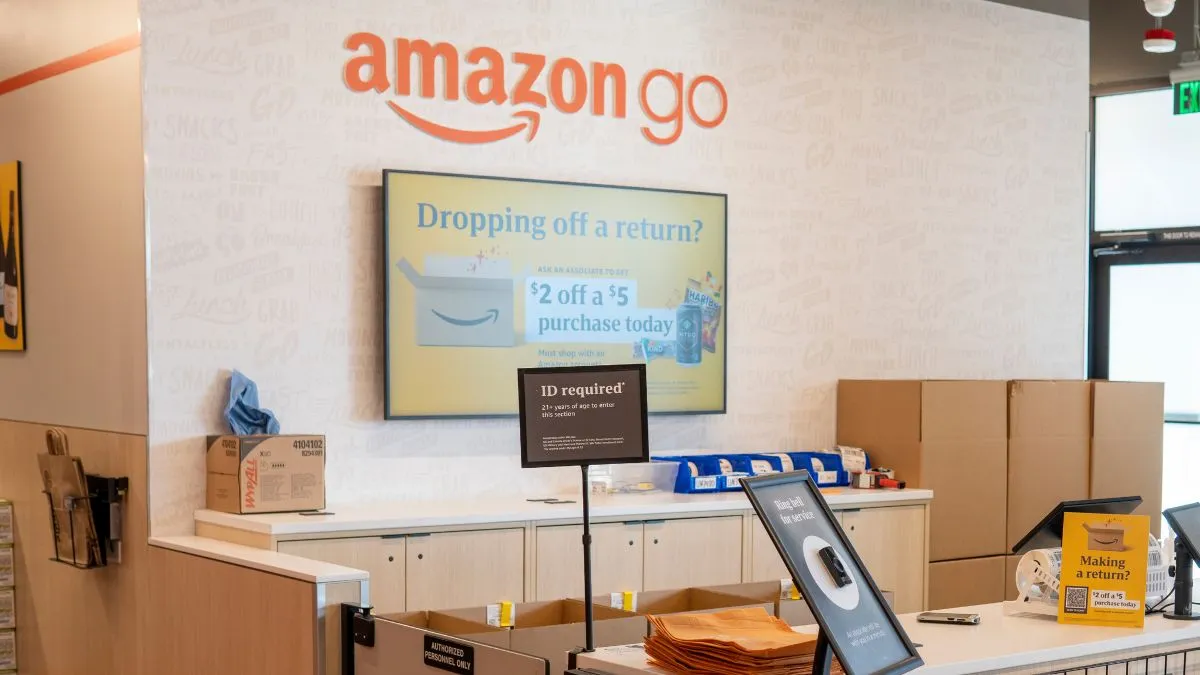 Interior de uma loja Amazon Go, representando investimento em crédito imobiliário nos EUA.