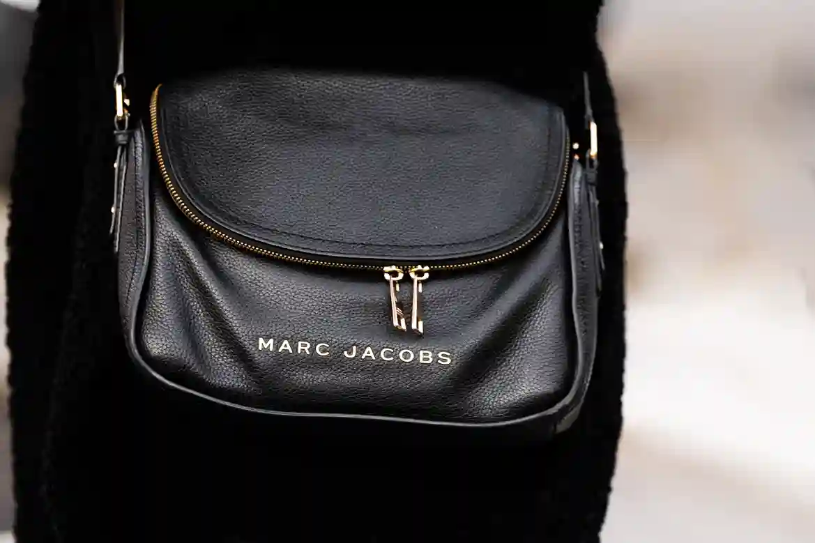 LVMH negocia vender Marc Jacobs por US$ 1 bilhão