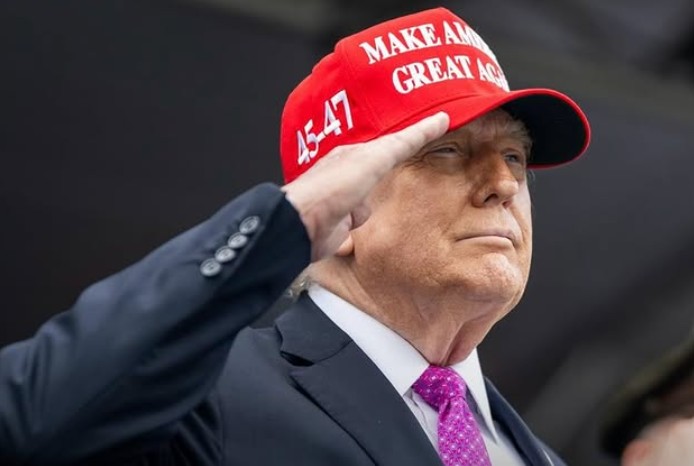 Trump faz reunião de emergência após decisão contra tarifas