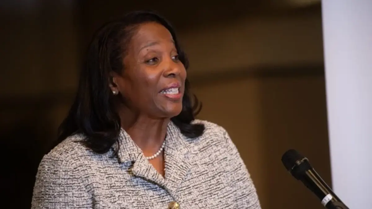 Suprema Corte dos EUA decide que Lisa Cook pode seguir no Fed