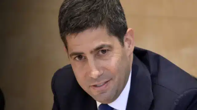 Retrato oficial de Kevin Warsh, pesquisador visitante da Hoover Institution, indicado pelo presidente Donald Trump para assumir a presidência do Federal Reserve em 2026.
