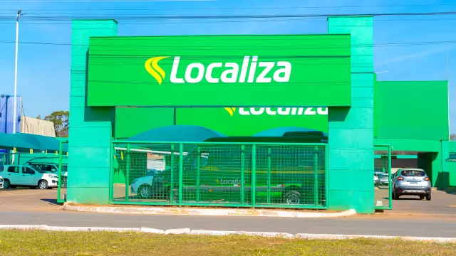 Localiza: fachada de loja